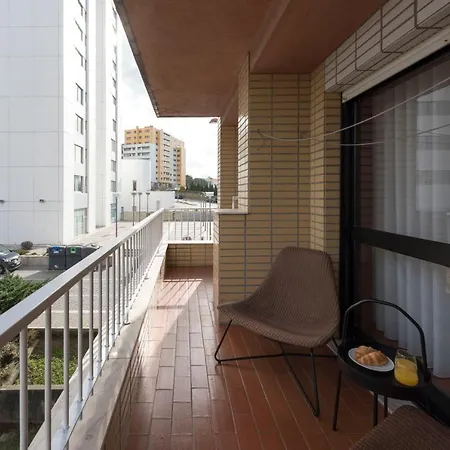Lovelystay - Newly Decorated 2Br Flat With Free Parking Vila Nova de Gaia Exterior photo
