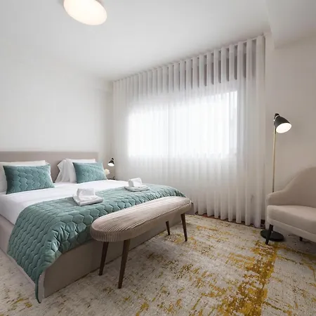 Lovelystay - Newly Decorated 2Br Flat With Free Parking Vila Nova de Gaia Exterior photo