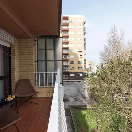 Lovelystay - Newly Decorated 2Br Flat With Free Parking Vila Nova de Gaia Exterior photo