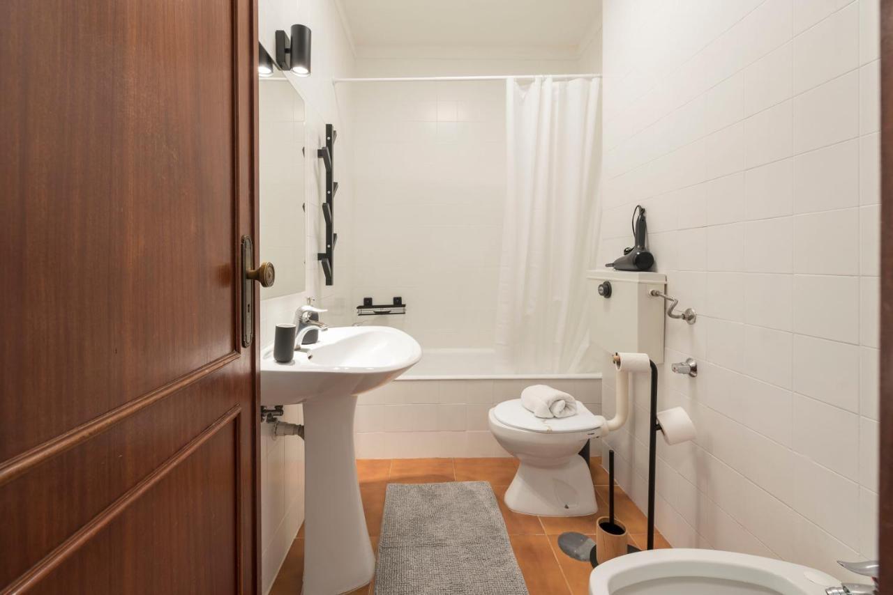Lovelystay - Newly Decorated 2br Flat With Free Parking Apartment Vila Nova de Gaia